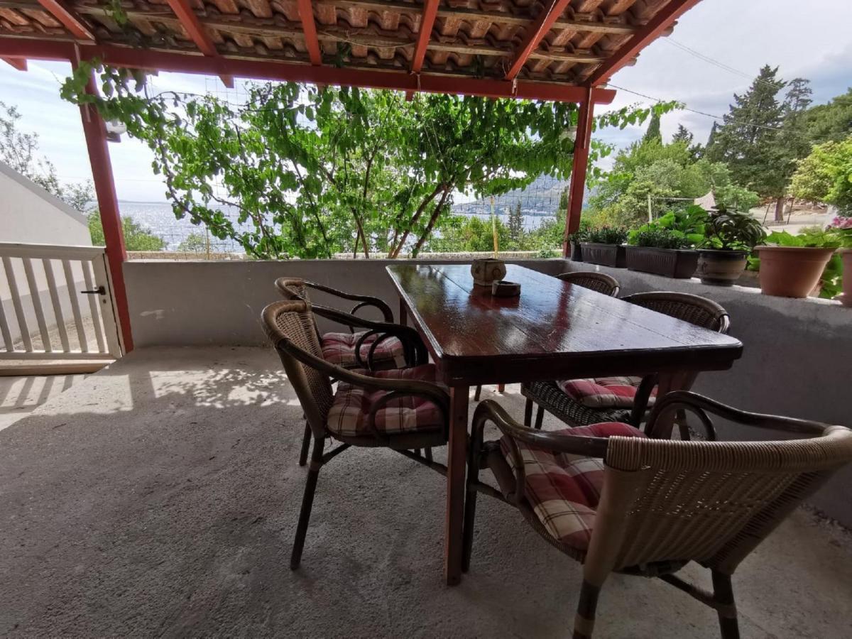 Apartment Nera Omis Ruang foto
